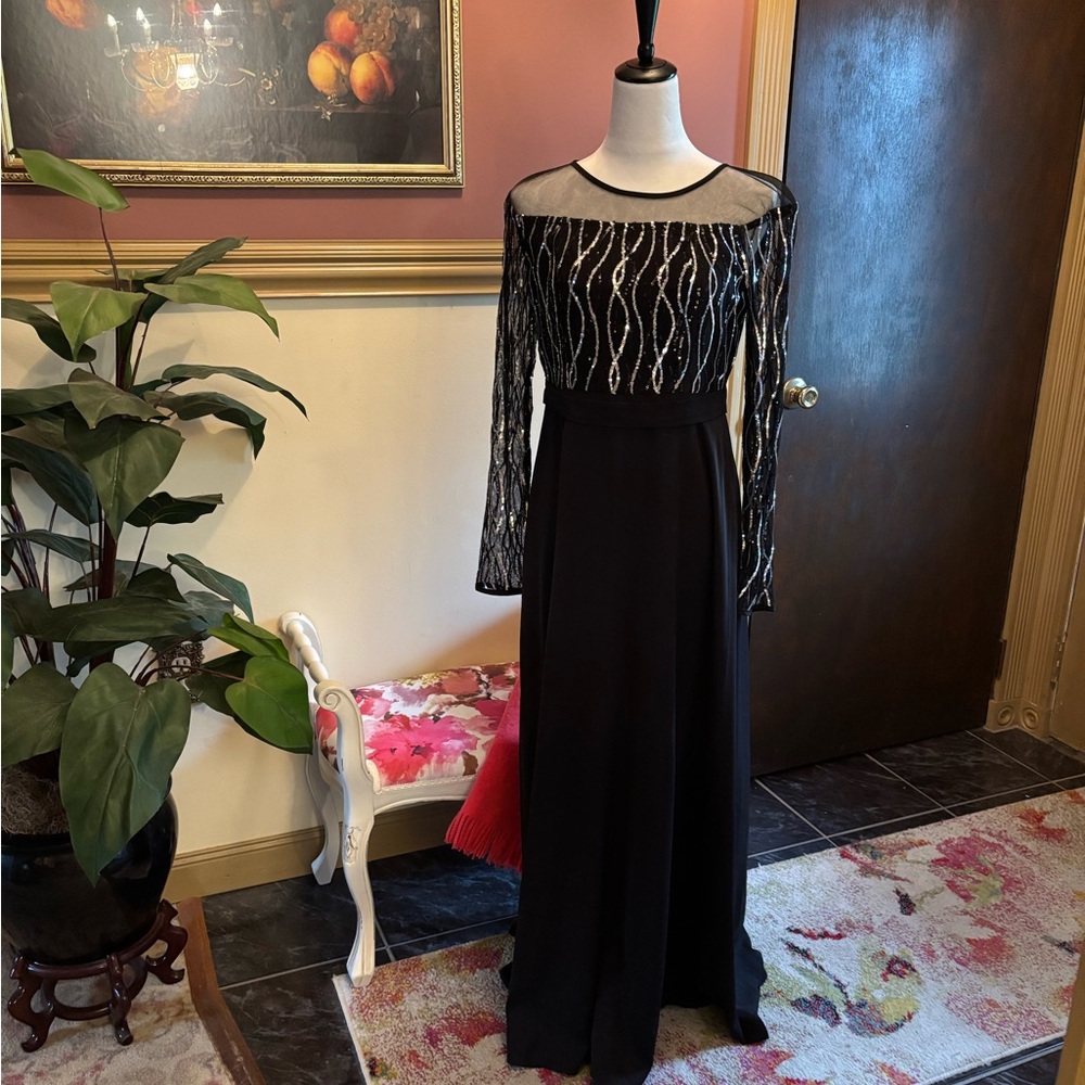 NEVER WORN Elegant Black Evening Gown